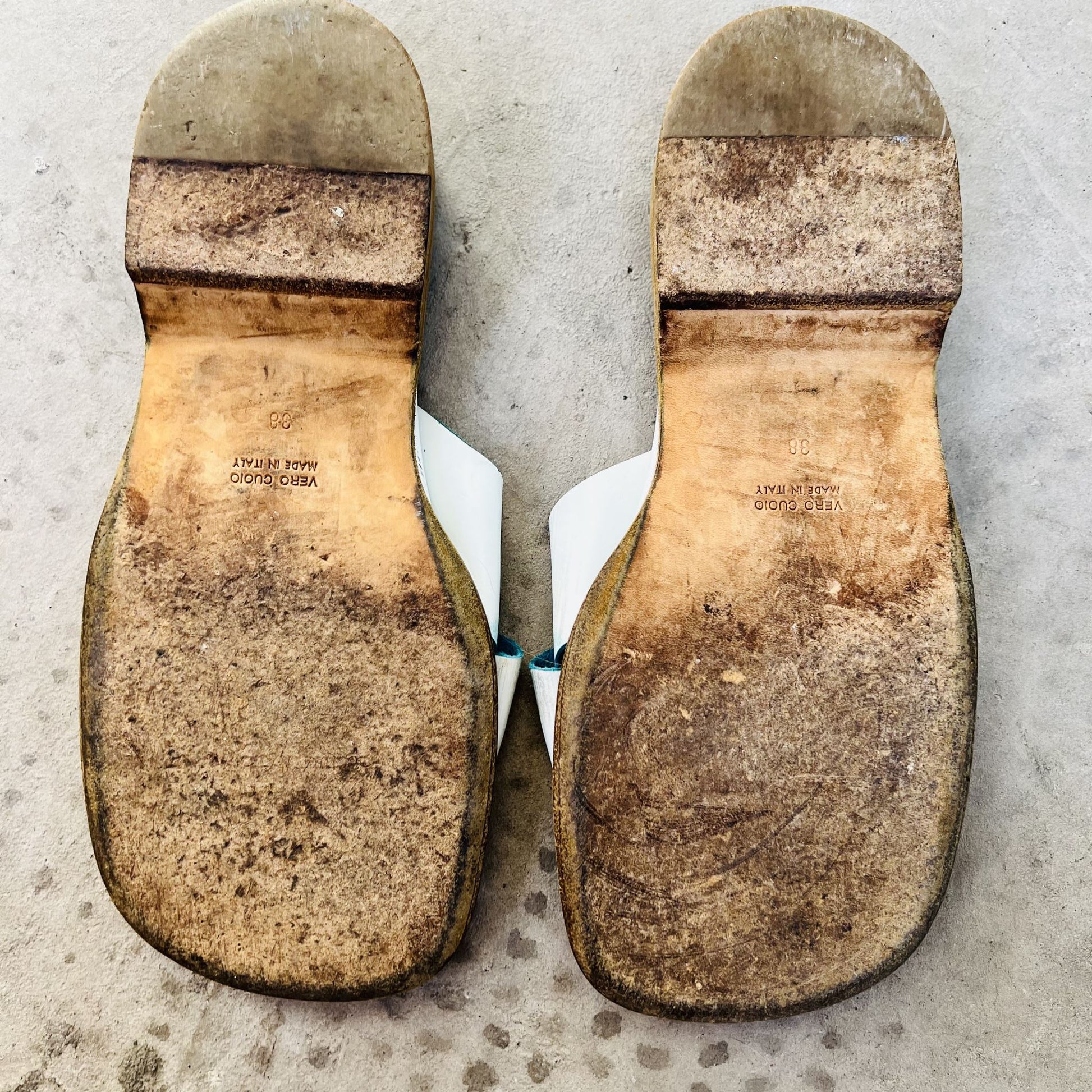 COSTUME NATIONAL / flat leather sandals / 38 (3780748533166660441)