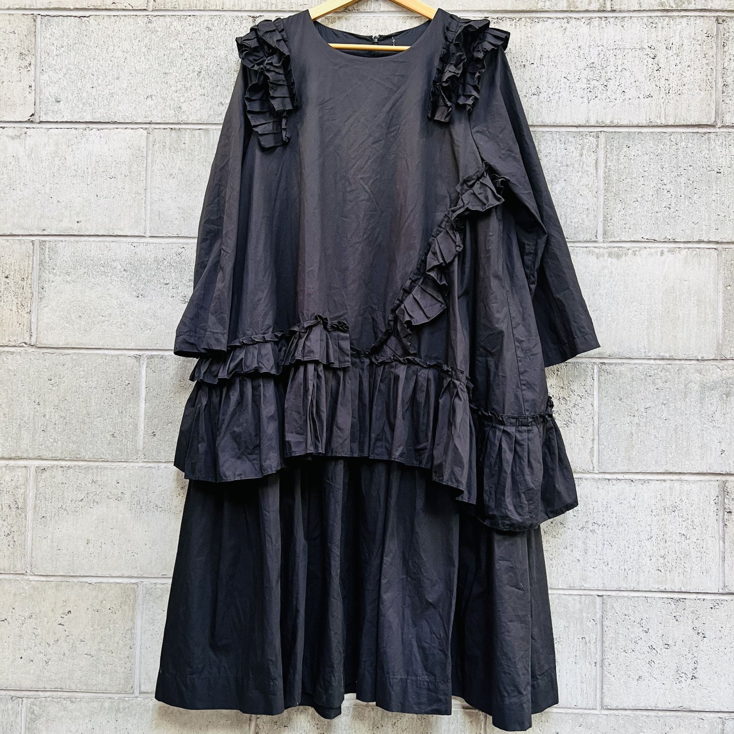TRELISE COOPER / 'save a pleat for me' black dress / 14 / $499rrp (3822207299229179031)
