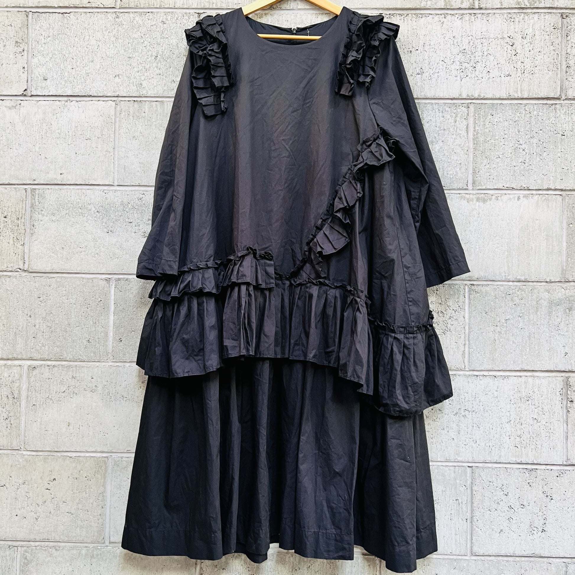 TRELISE COOPER / 'save a pleat for me' black dress / 14 / $499rrp (3822207299229179031)