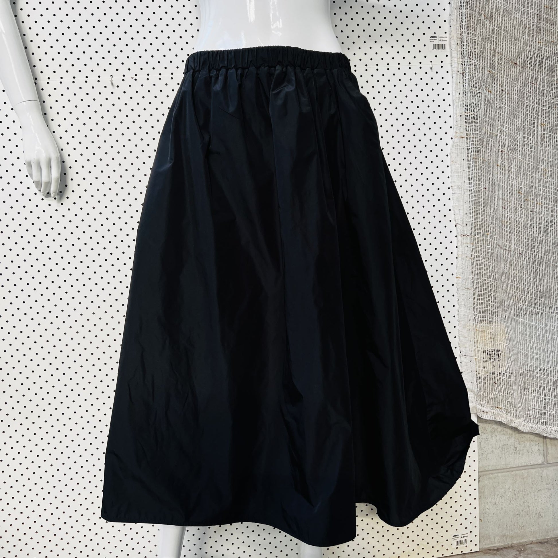 full skirt with pockets / crispy nylon / m/L Skirts