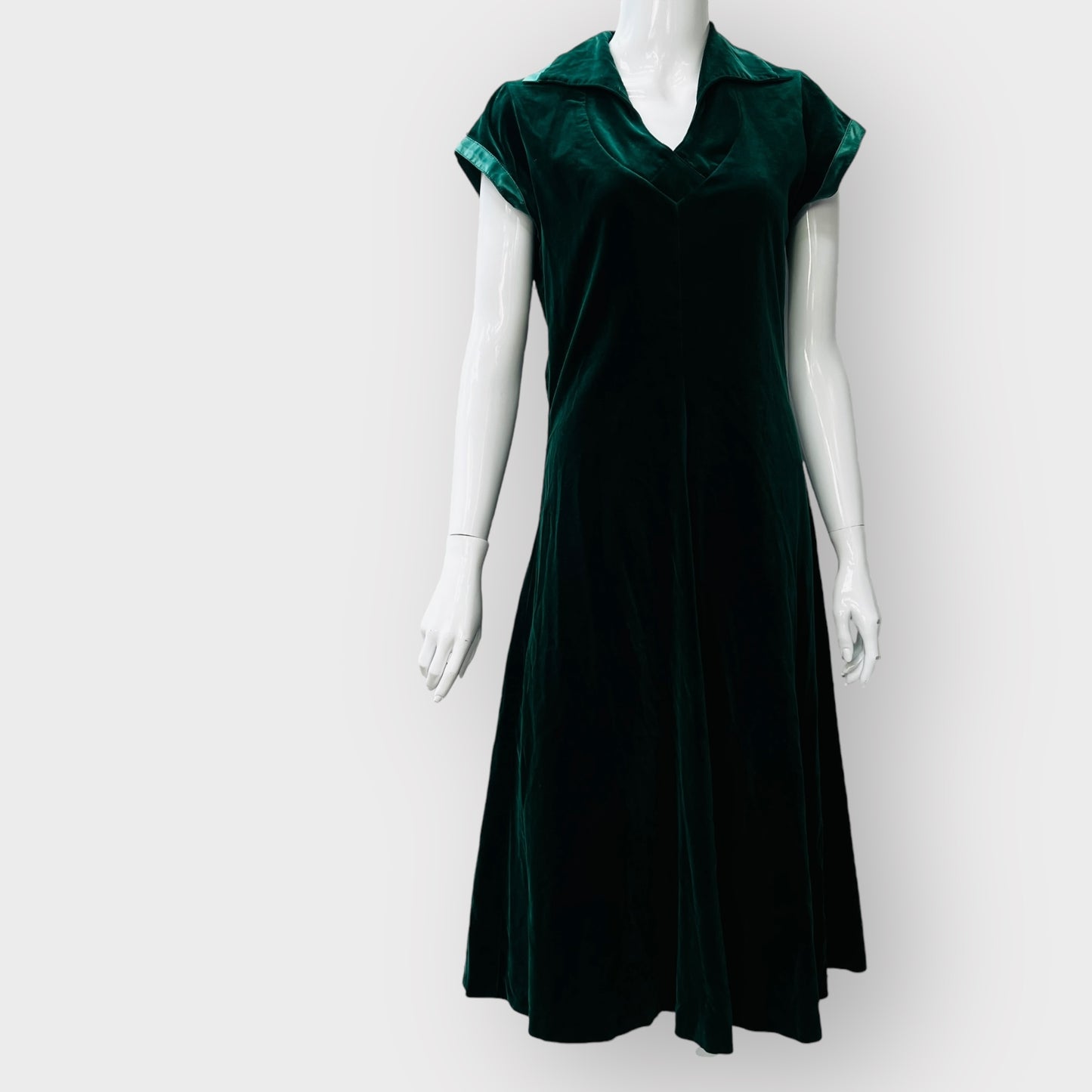 1970s/1980s nz vintage / green velvet dress by 'forum fashions' (dreamgirls) / s Dresses