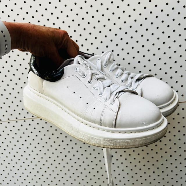 ANDREA BIANI / 'ebony' leather sneakers / 41 Shoes