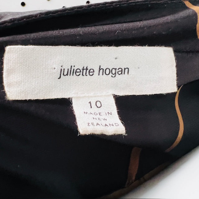 JULIETTE HOGAN / v neck top / 10 / made in nz Tops & shirts