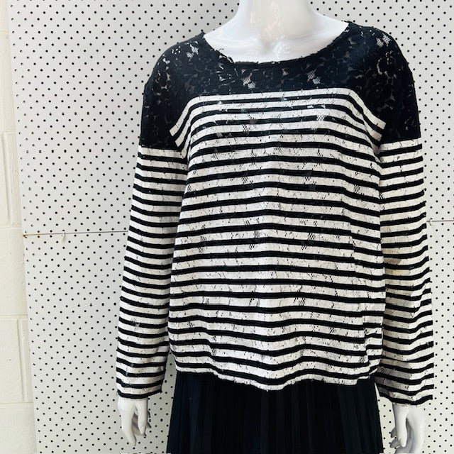 TRELISE COOPER / no rest for the printed top / m Tops & shirts