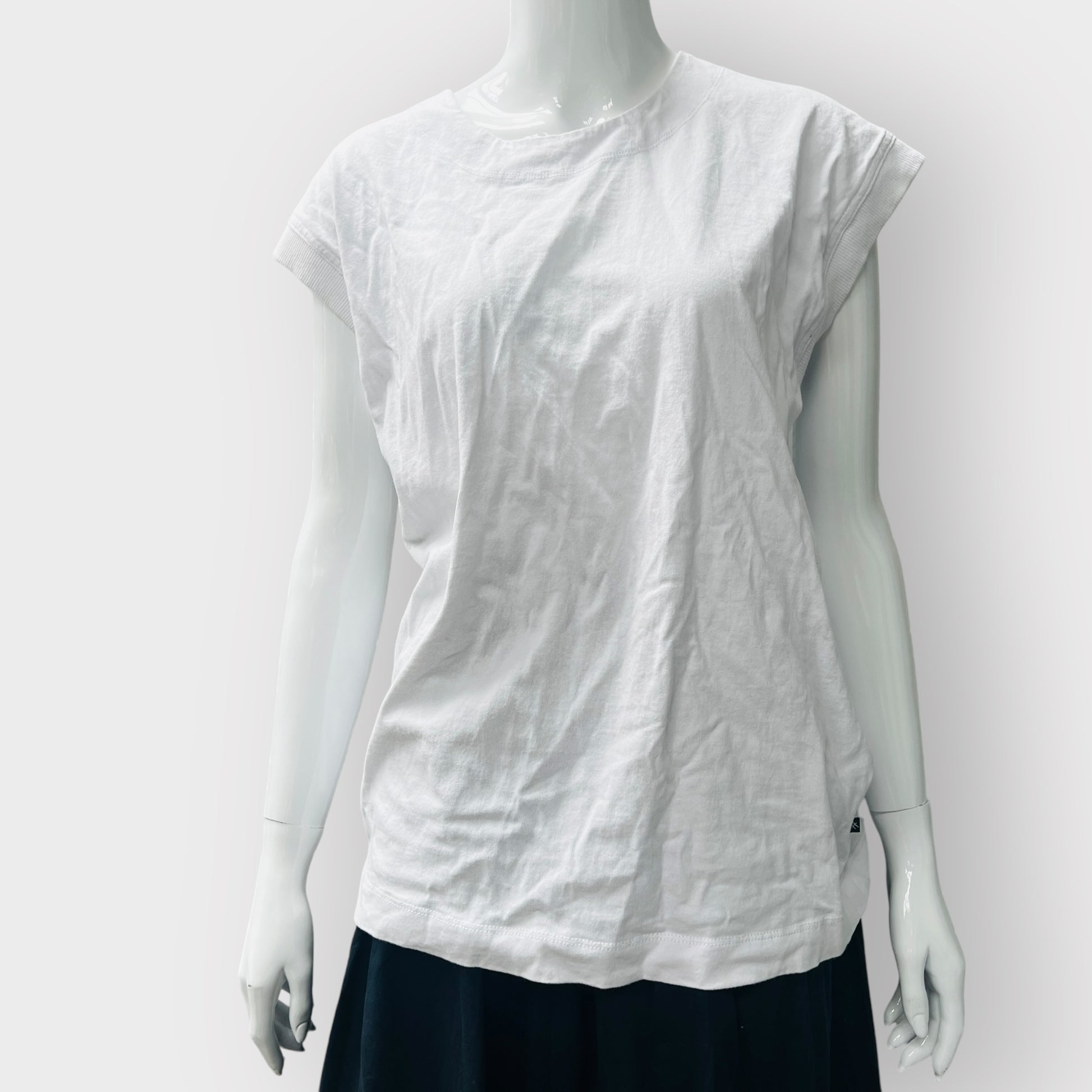 MOOCHI / 'equate' button back top / m Tops & shirts