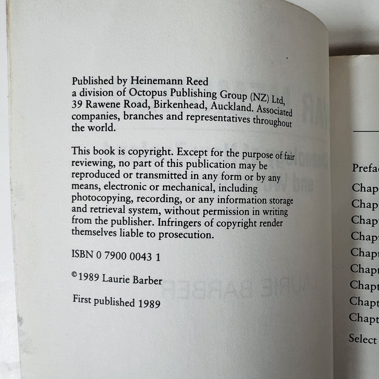 War Memorial: A Chronology of New Zealand and World War II / Laurie Barber (3872489000580775017)