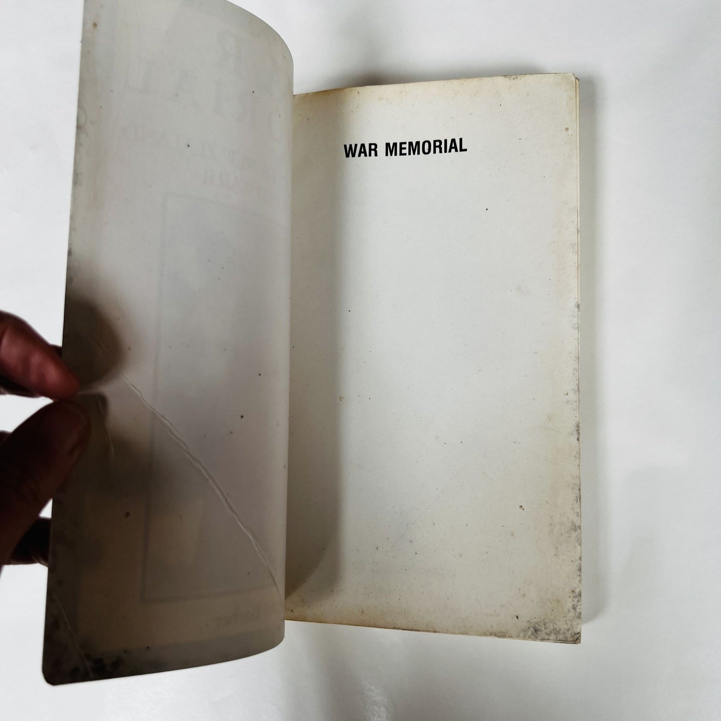 War Memorial: A Chronology of New Zealand and World War II / Laurie Barber (3872489022692003648)