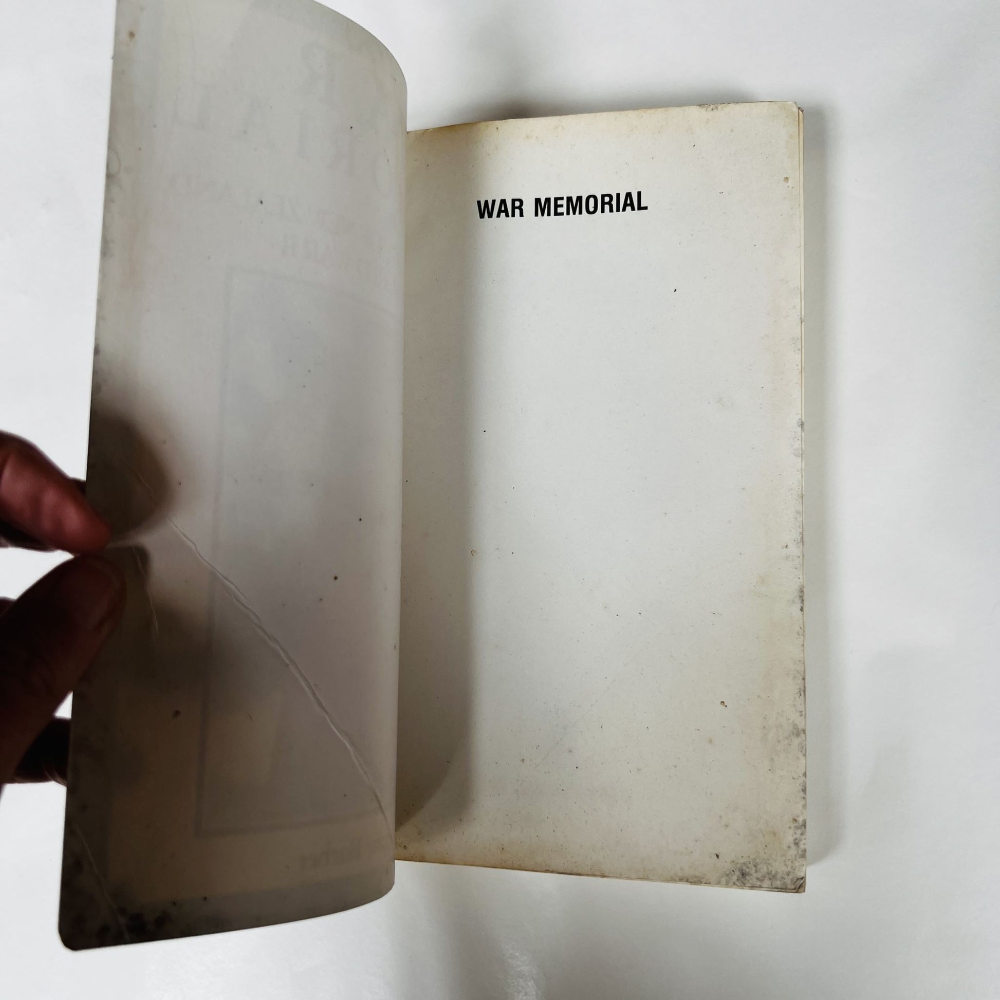 War Memorial: A Chronology of New Zealand and World War II / Laurie Barber (3872489022692003648)