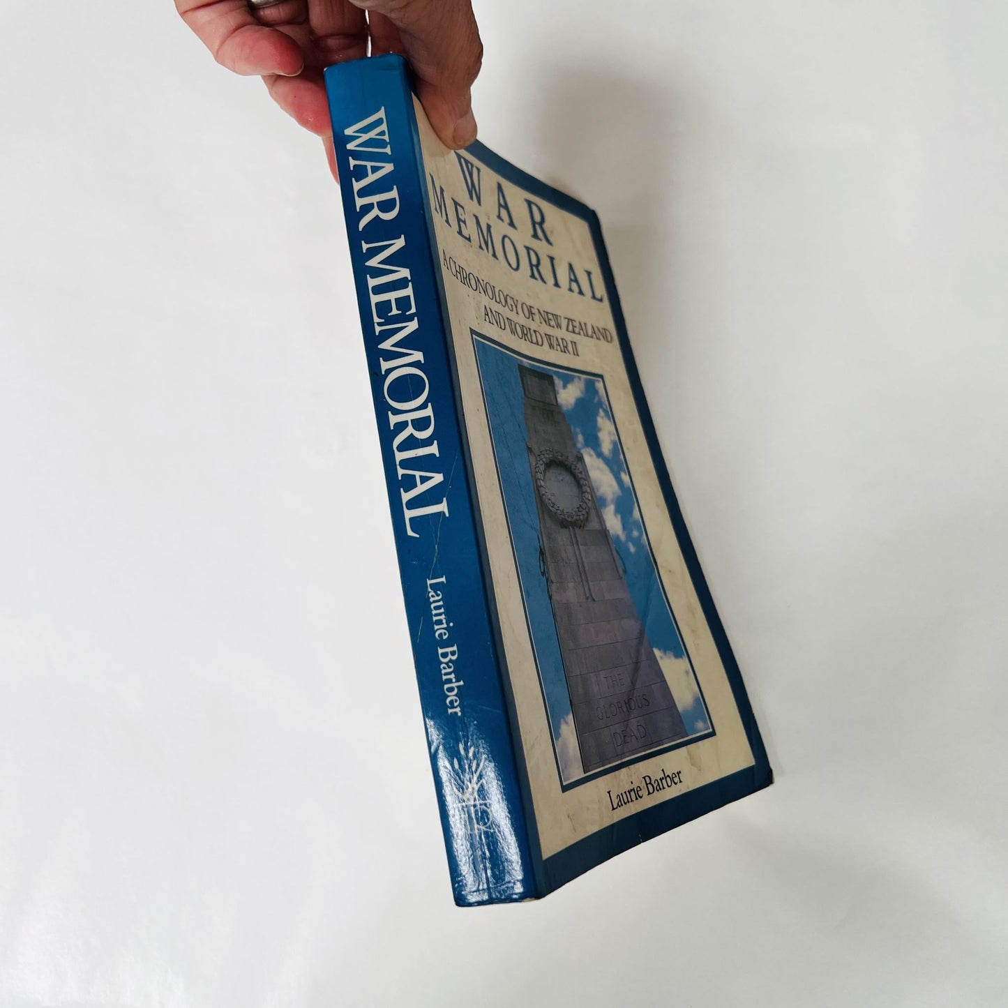 War Memorial: A Chronology of New Zealand and World War II / Laurie Barber (3872489042624008109)