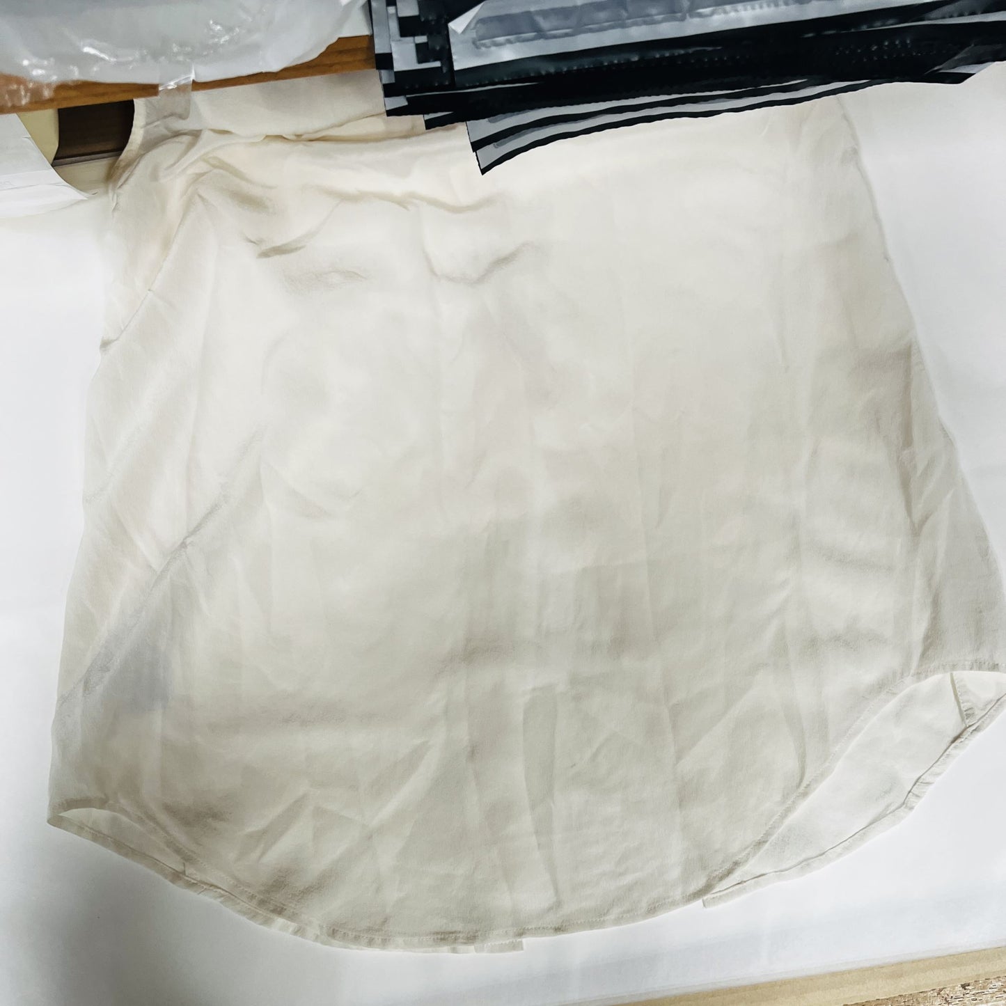 DAVID LAWRENCE / cream silk sleeveless button down / 10 Tops & shirts