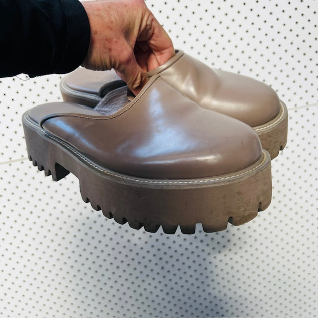 ALIAS MAE / quin platform mules / 39 Shoes