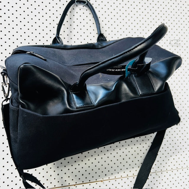 OROTON / weekender travel bag with shoulder strap / leather + nylon (3882251335551762345)