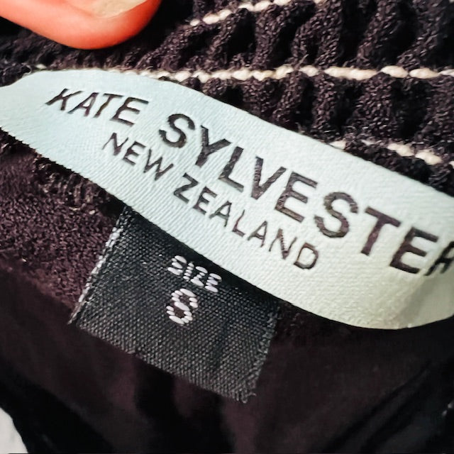 KATE SYLVESTER / black skirt with elastic waist / s Skirts