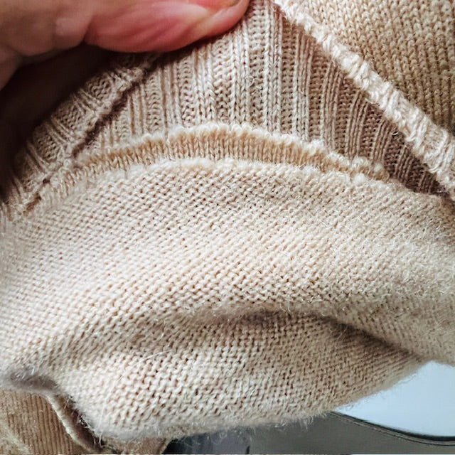 1980s nz vintage / TEKAU / v neck wool jumper / M Tops & shirts