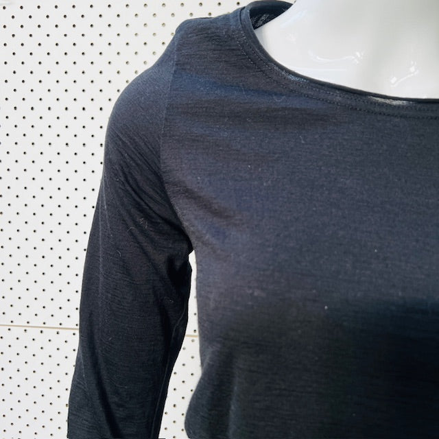 NOM*D / cross back merino / s Tops & shirts