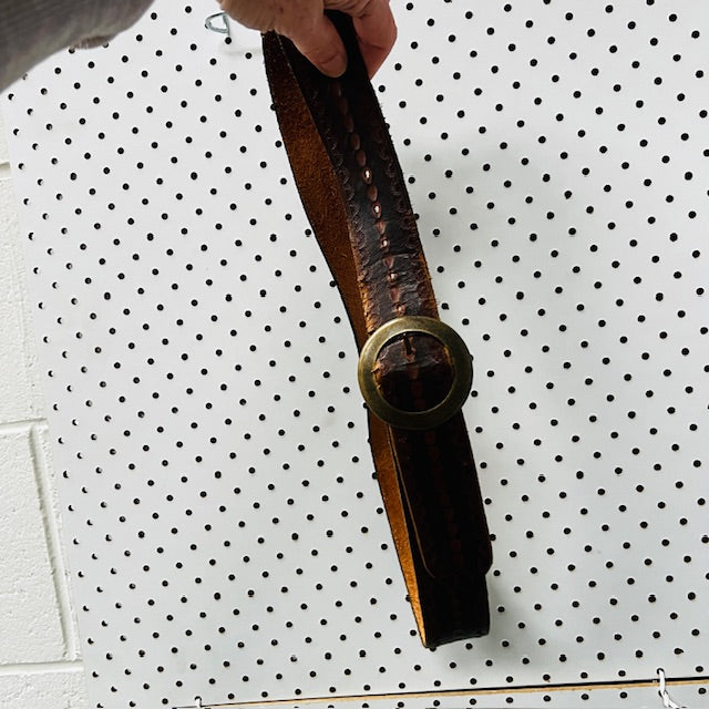 vintage / tooled brown leather belt with round buckle / s (3884591790093653459)