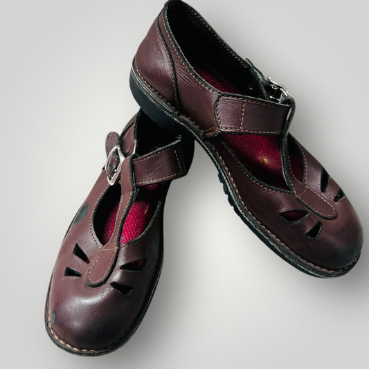 MCKINLEYS / 'kristen' brown leather mary-janes / 39 / made in nz / $180rrp (3885367515915451272)