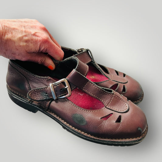 MCKINLEYS / 'kristen' brown leather mary-janes / 39 / made in nz / $180rrp (3885367520478751283)
