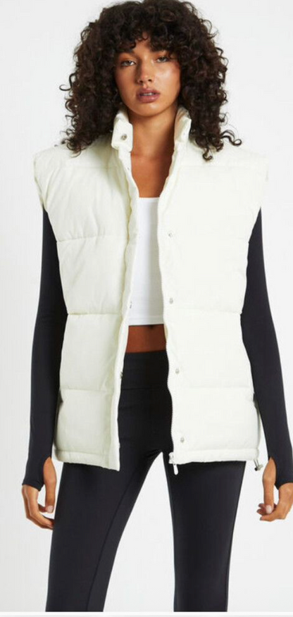 SUBTITLED / oversized white puffer vest / s (3885641800267999602)