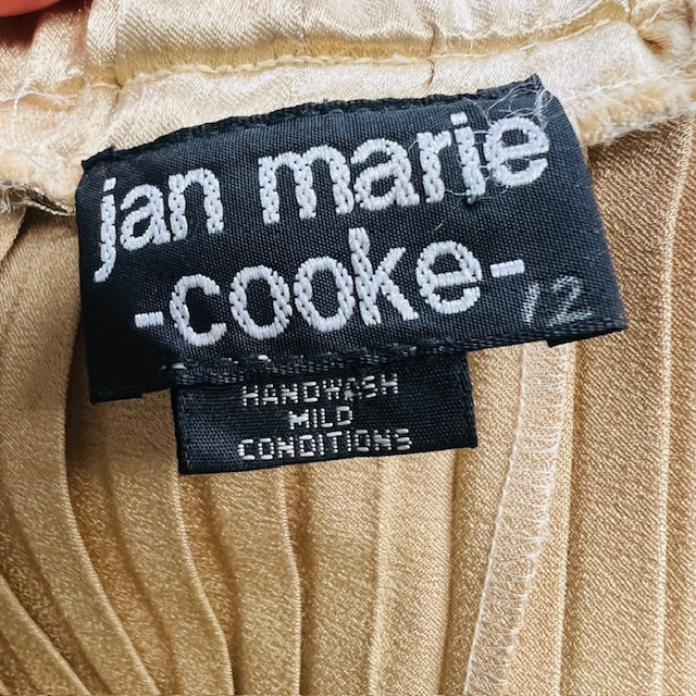 1980s nz vintage / JAN MARIE COOKE / pleated gold skirt / 12 / made in nz Skirts