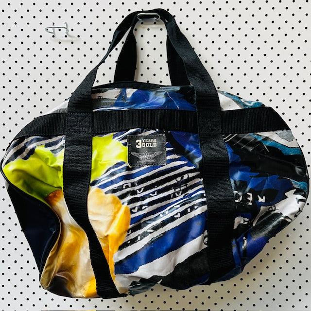 barrel bag / great for a weekend away / burgerfuel 3 years (3886396065196236001)
