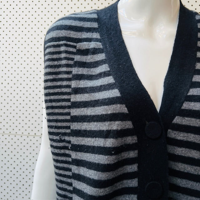 MYRA / cashmere + wool / sleeveless button front vest / M Tops & shirts