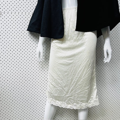 1970s nz vintage / 'french maid' slip with lace edging / s (3888053534473955204)