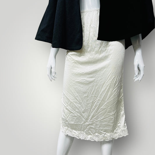1970s nz vintage / 'french maid' slip with lace edging / s (3888053808075035458)