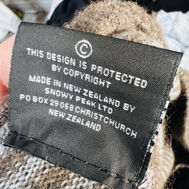 SNOWI (untouched world) / merino possum button front vest / L / made in nz (3888836727233929609)