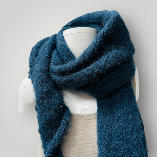hand knitted / pure wool scarf (3889343064885081121)