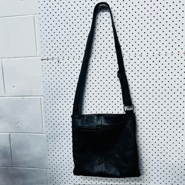 black / leather cross body bag (3890670232691747867)