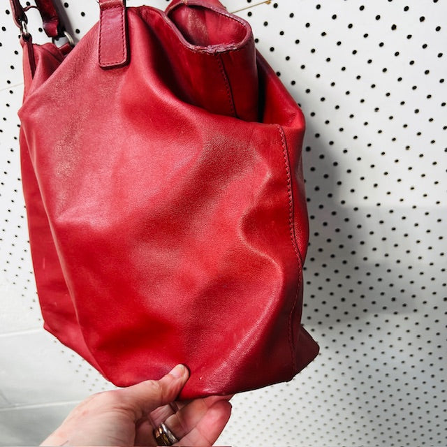 COUNTRY ROAD / red leather shoulder bag (3892381868651735371)
