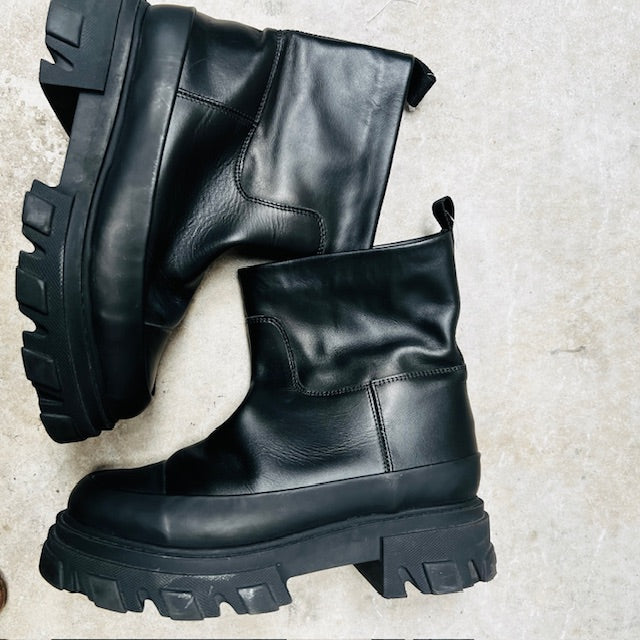 GANNI / leather chunky boots / 40 (3892559189561748763)