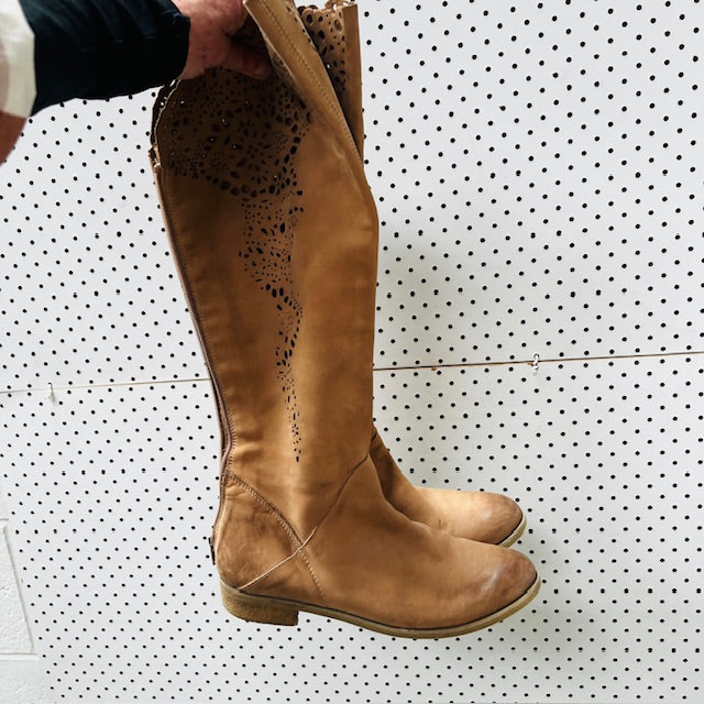 knee length leather boots / made in italy / 40 (3892559218998960108)