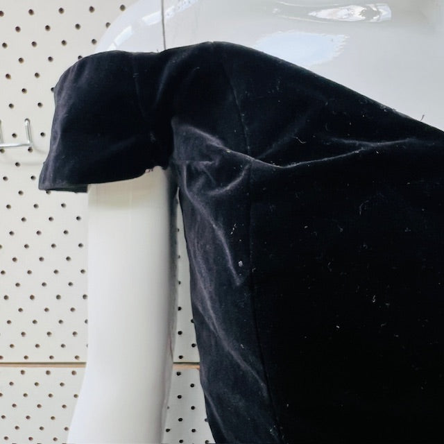 1980s vintage / PAGO / black velvet cold shoulder dress / s (3893694558165813145)