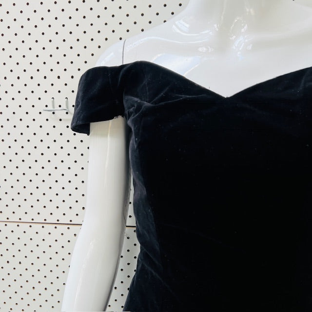 1980s vintage / PAGO / black velvet cold shoulder dress / s (3893694559595400380)