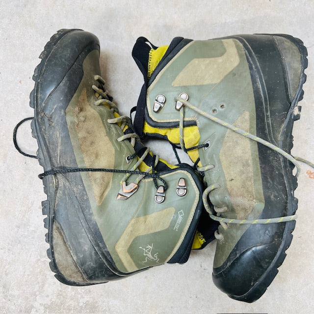 Arc'teryx Bora2 Mid GTX tramping boots / approx 41 (3894108247144635375)