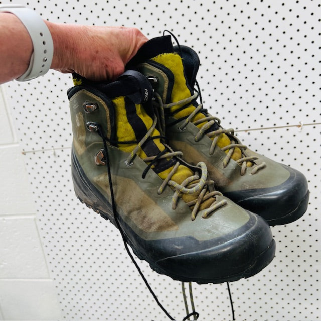Arc'teryx Bora2 Mid GTX tramping boots / approx 41 (3894108254035667818)