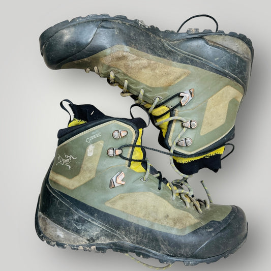 Arc'teryx Bora2 Mid GTX tramping boots / approx 41 (3894108700782117036)