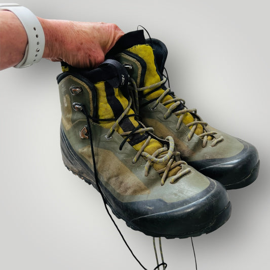 Arc'teryx Bora2 Mid GTX tramping boots / approx 41 (3894108702612407720)