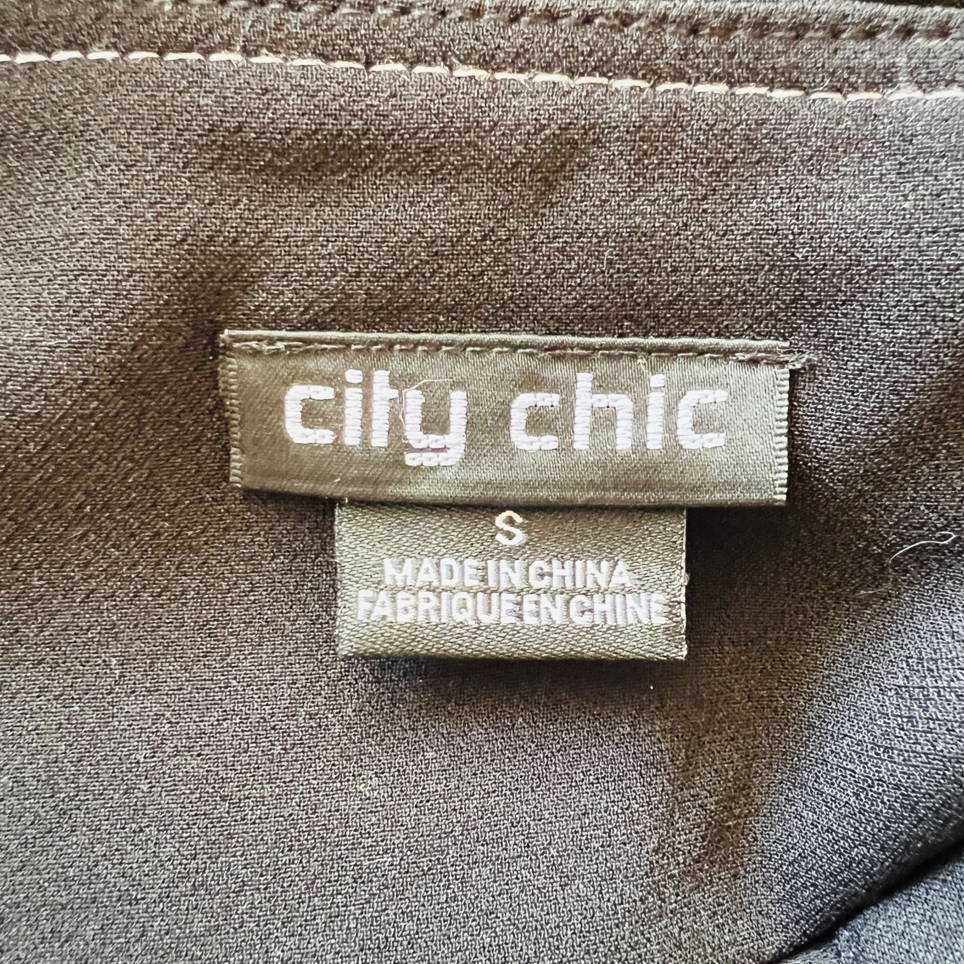 CITY CHIC /  a line skirt with white stitching / 16 (3894280324707347848)