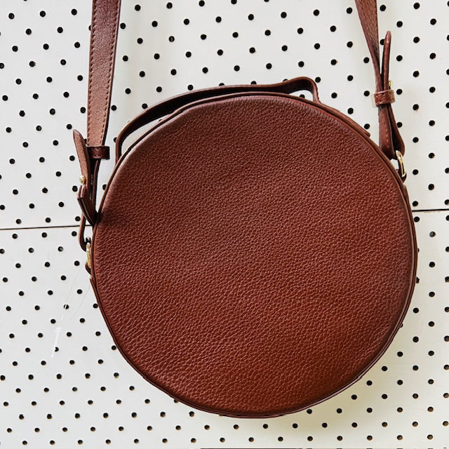 THE WOLF GANG / sol circle cross body bag in brown (3894431910566824818)