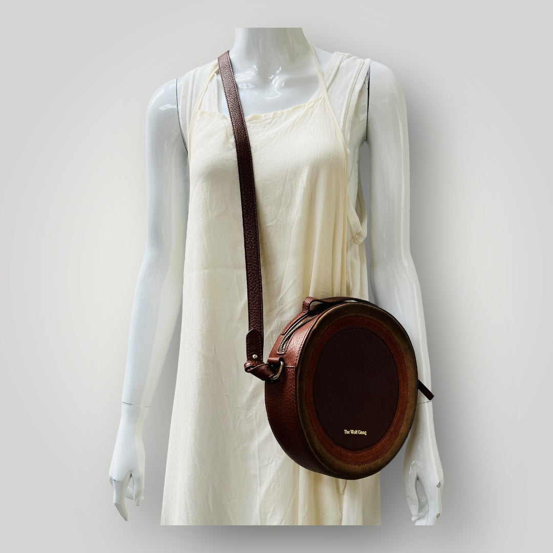 THE WOLF GANG / sol circle cross body bag in brown (3894432175616392311)