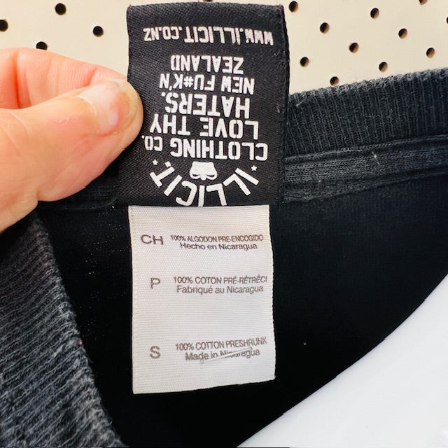 ILLICIT / graphic tee / nz design / s/m (3894552645252242198)