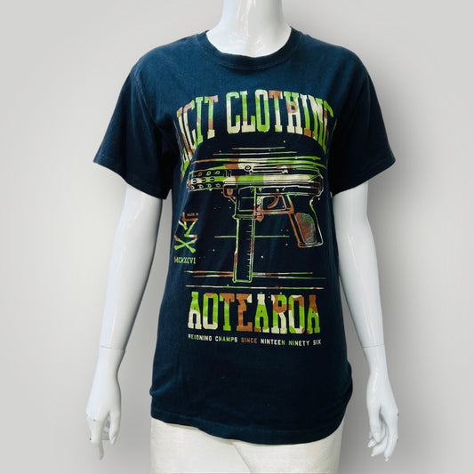 ILLICIT / graphic tee / nz design / s/m (3894553070896042928)