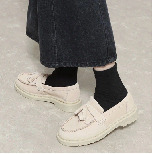 DR MARTENS / adrian tassle loafer in beige suede leather / 38 (3894789532493518101)