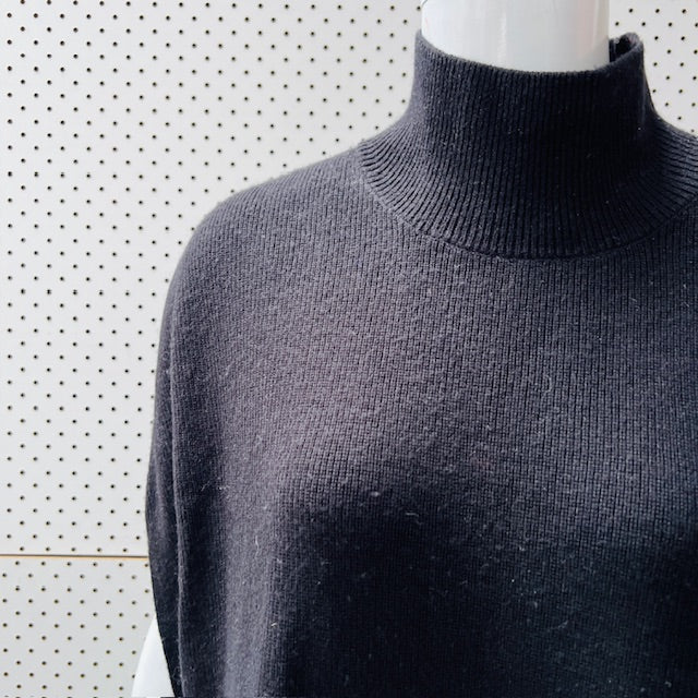 COS / sleeveless wool + alpaca top / s (3896075885215530879)