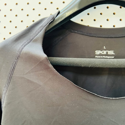 SKINS / top / L (3896694658239100472)