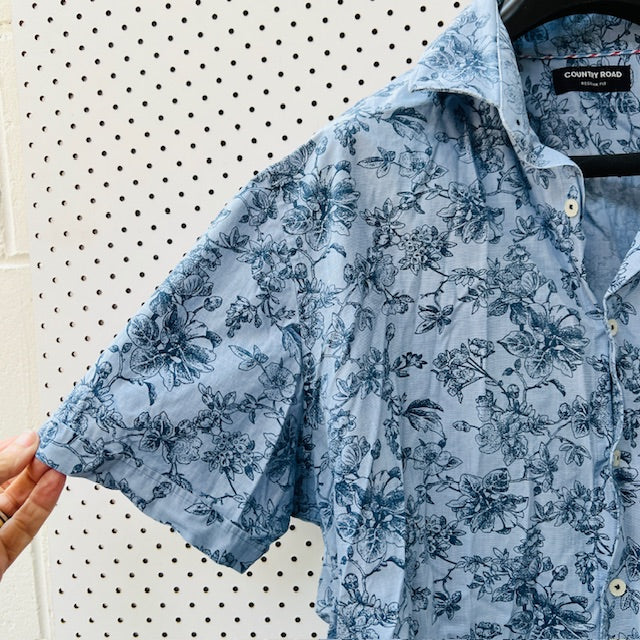 COUNTRY ROAD / shortsleeved shirt with floral pattern / XL (3896695202599374727)