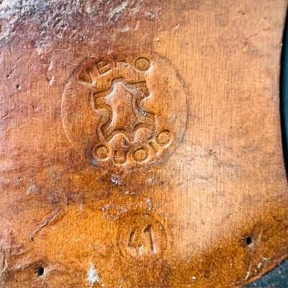 AQUILA / square toed leather pull on ankle boots / 41 (3897132985242788859)